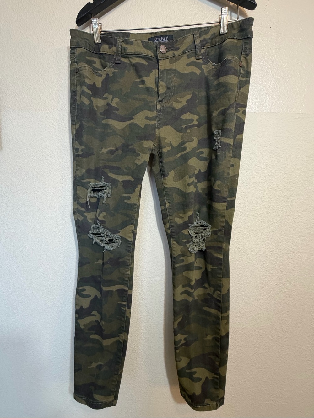 Judy Blue Camo Distressed Skinny Jeans Size 15/32 Style JB8473